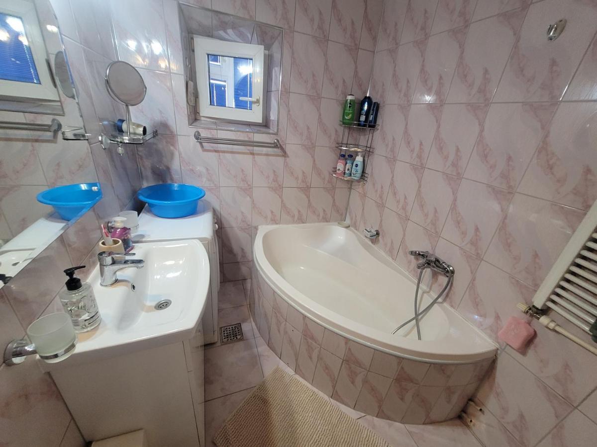 Quiet, Relaxing, Family Friendly Appartamento Bucarest